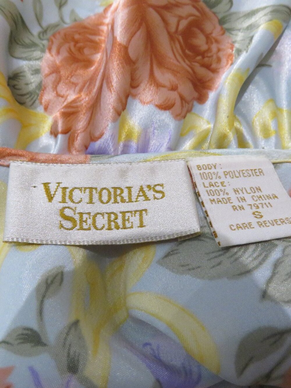 VINTAGE VICTORIA'S SECRET Gold Label Floral Satin Lace Cami Top Coquette Y2K - Picture 13 of 13